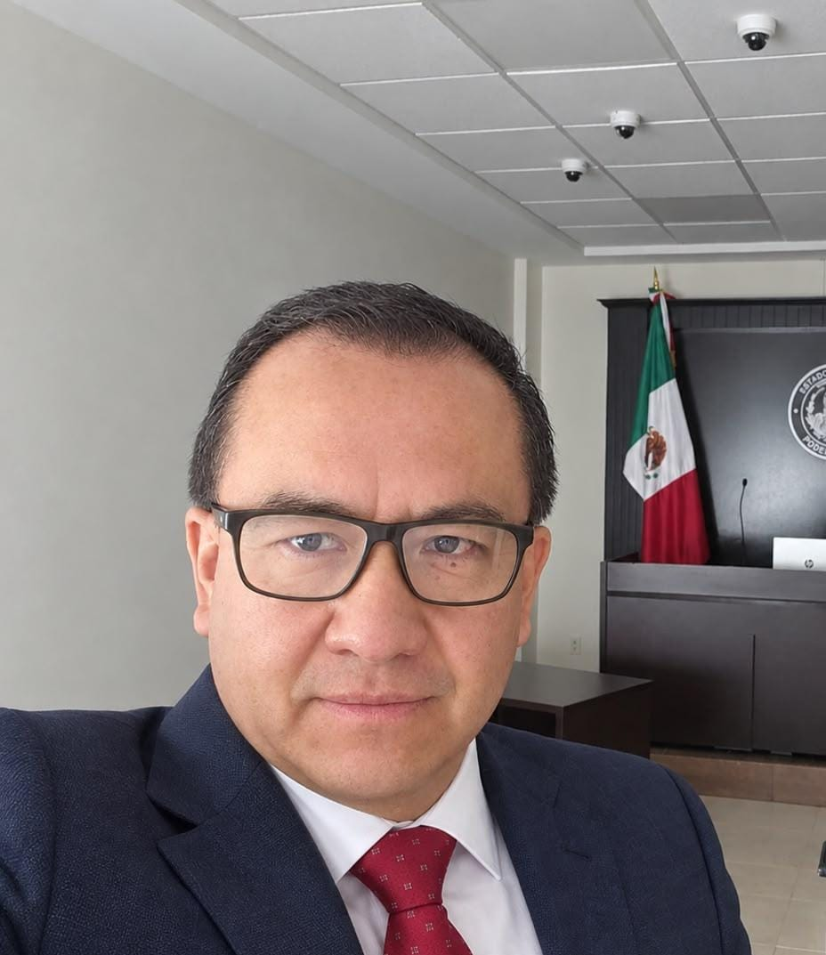 ADRIAN GOMEZ RAMOS, especialista en derecho laboral y recursos humanos